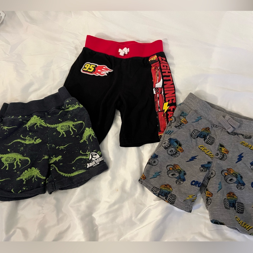 Mixed brand (Garanimals, Disney, Jurassic Park) character shorts - 3T